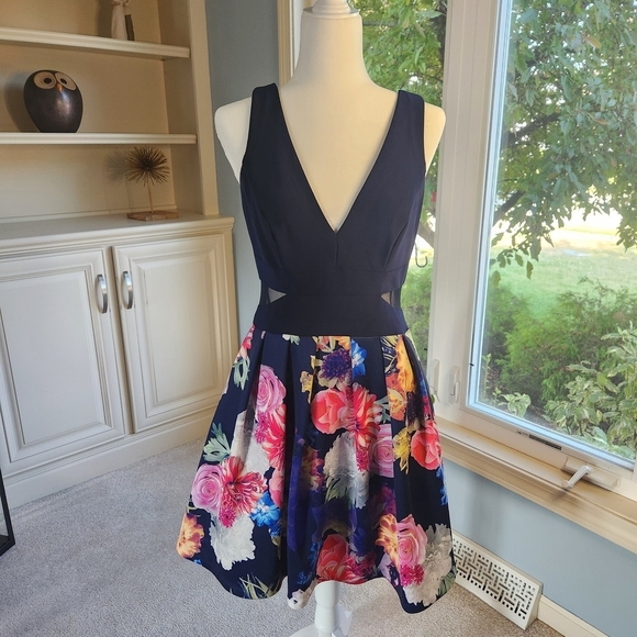 Xscape Dresses & Skirts - Xscape Navy Backless Dress with Floral Design